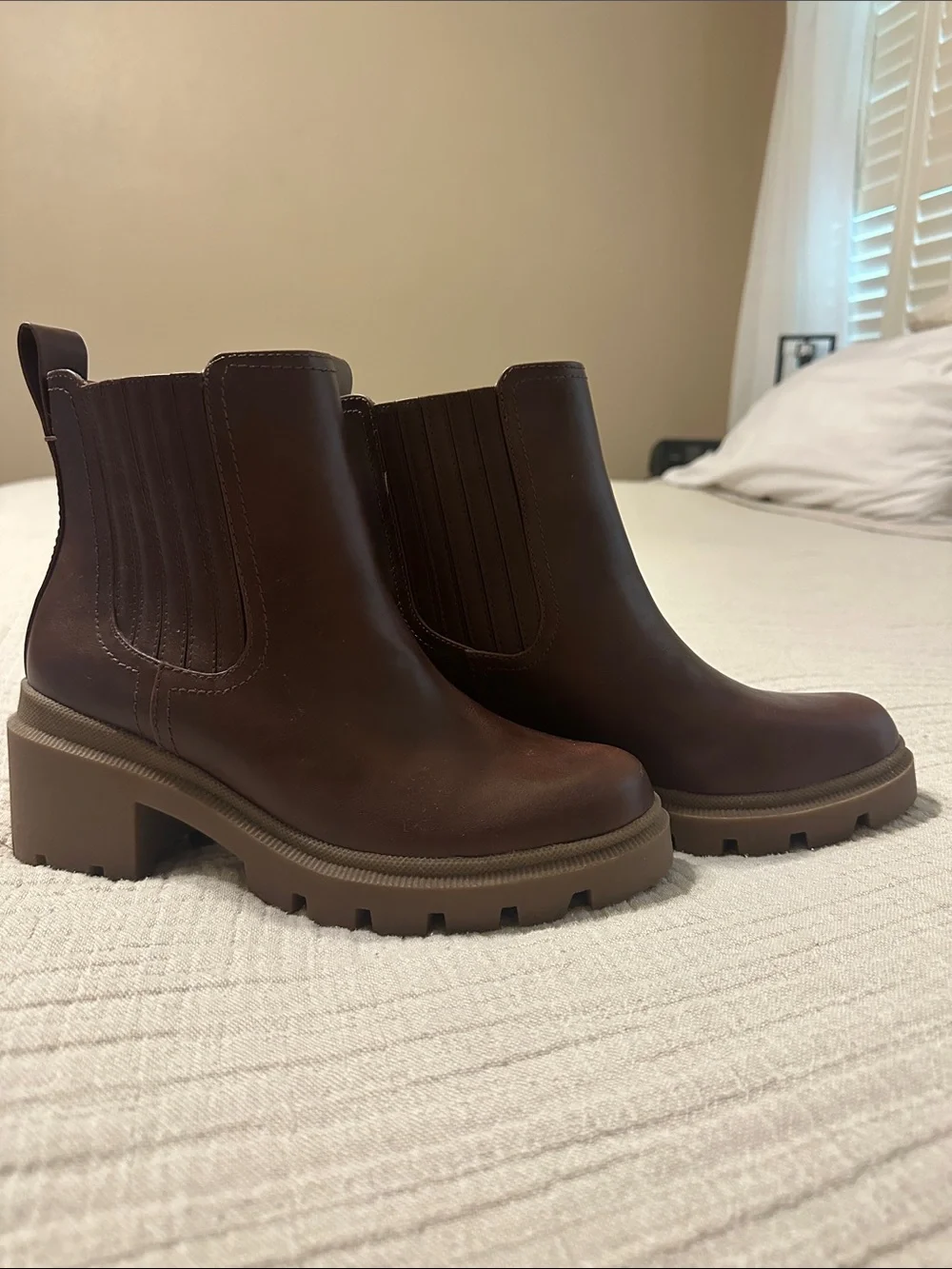 Universal Thread Brown Chelsea Ankle Boots
